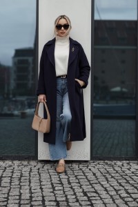 GRANATOWY WEŁNIANY PŁASZCZ PLUM W STYLU SZLAFROKOWYM